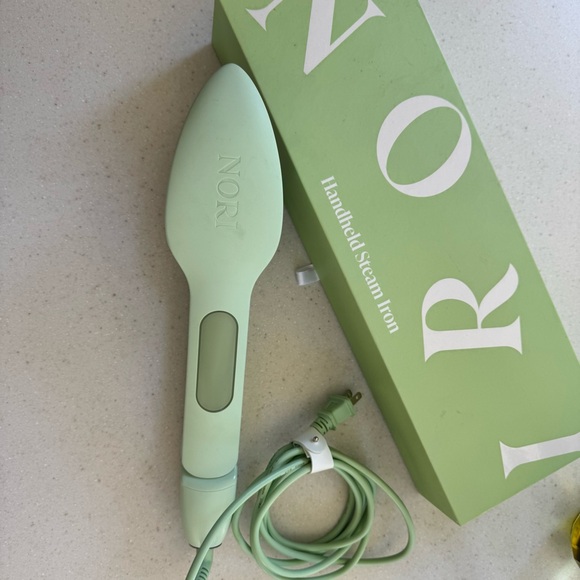 Nori Press Travel Steam Iron, Green - Picture 2 of 4